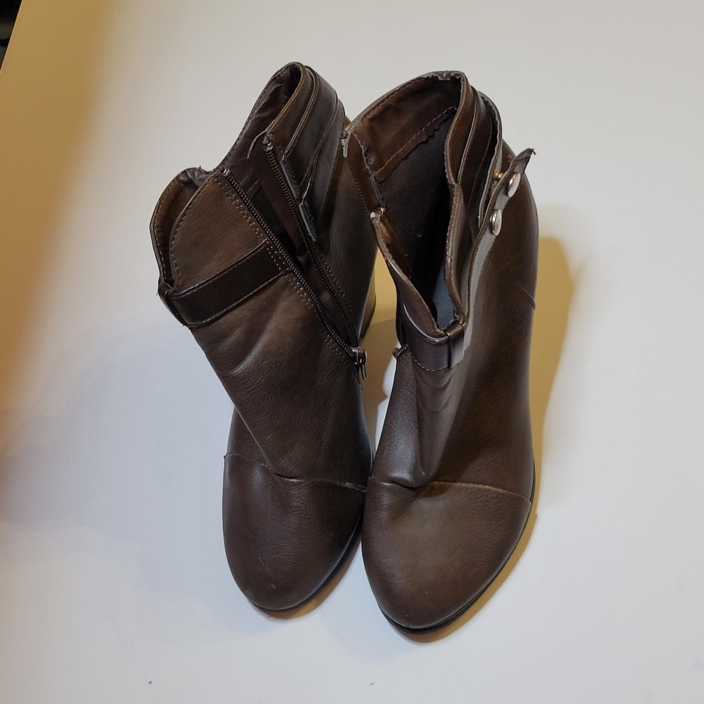 Heeled boots size 8